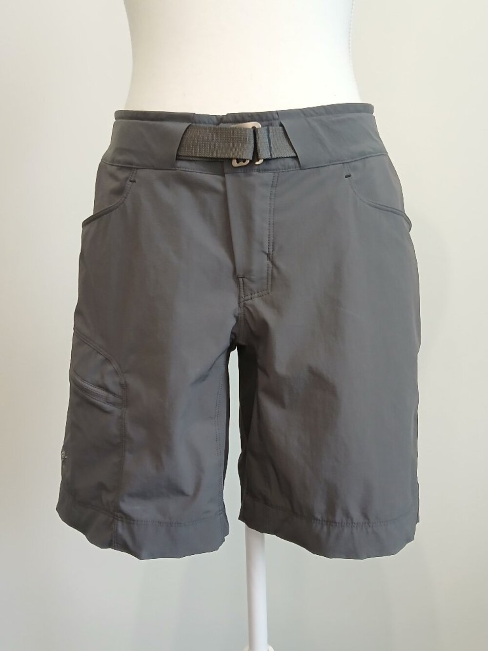 Arc'teryx Gorpcore Sylvite Short Graphite Gray Size 6
